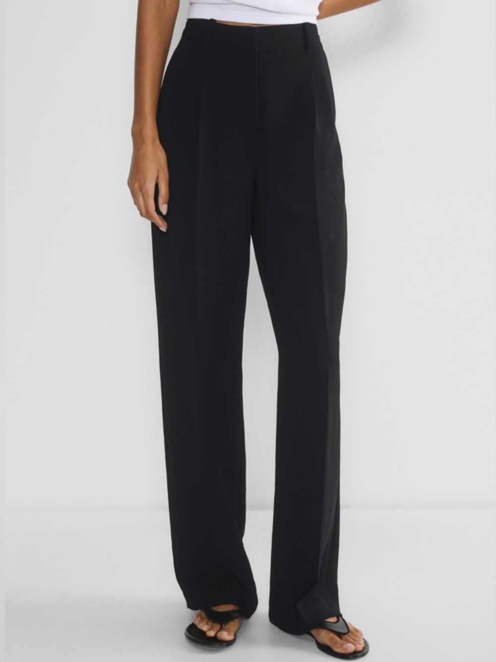 Aritzia Wilfred The Effortless Pant in Black Size 6 Pleated Dress Pants
